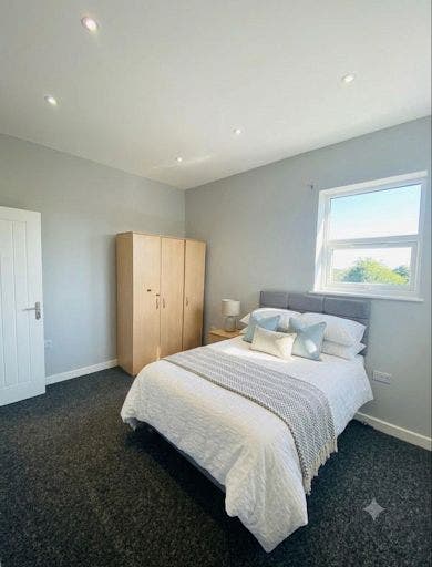 1-Bedroom Flat Available Now Main Photo