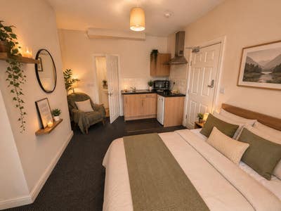 🛏️ Stylish Double Room with En-Suite & Private Ki Main Photo