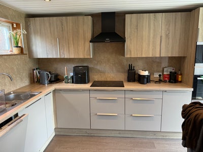 Lovely spare room available  Main Photo