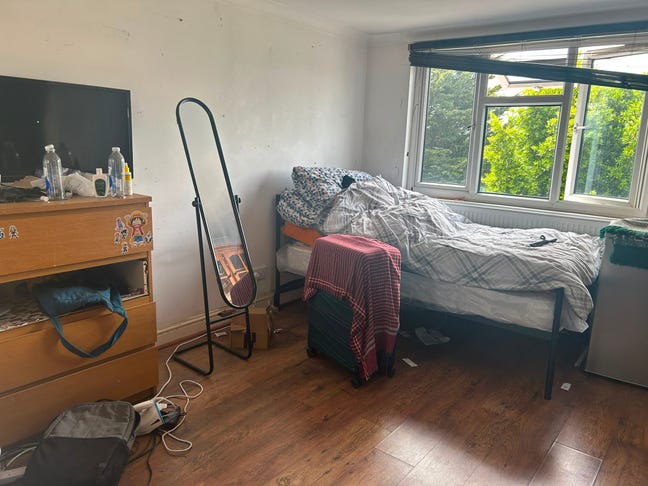 Spacious En-Suite Room Available – TW3,  Main Photo