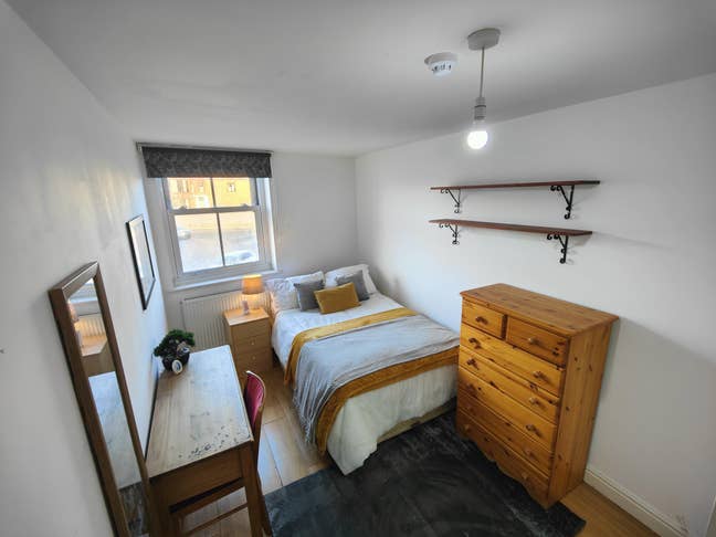 1/2 Price Deposit & Only 2 Weeks Upfront Rent! Main Photo