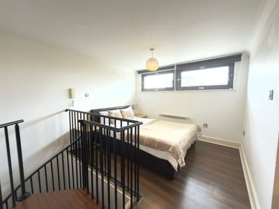 Private Spacious  Ensuite Room near City Centre!  Main Photo