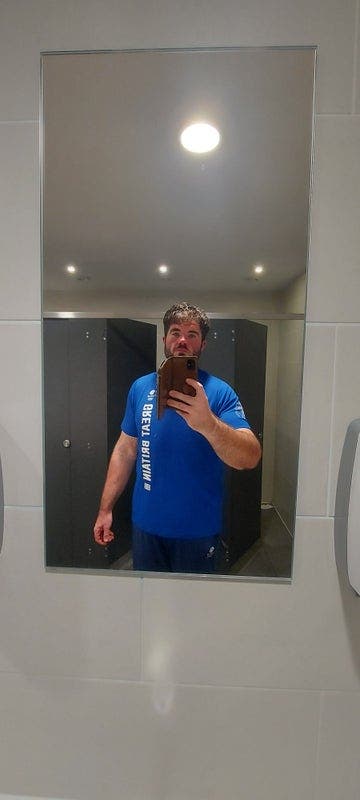 Professional Male seeks a single or double room Main Photo