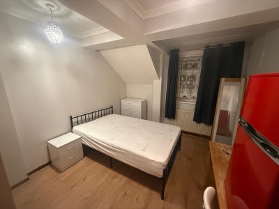 &pound;780pcm | Double | OX1 - All Bill Included Main Photo