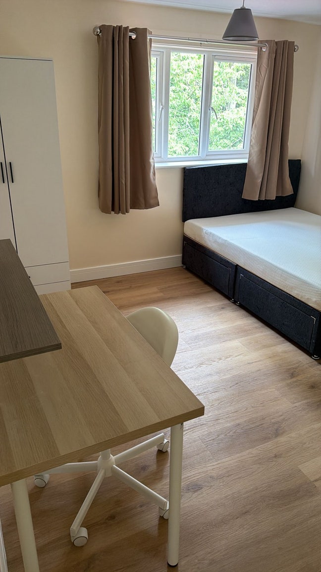 En-suite Old road JR Brookes Churchill NOC Main Photo