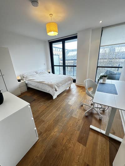 *Canary Wharf* Clean Modern and 2 Bright Double * Main Photo