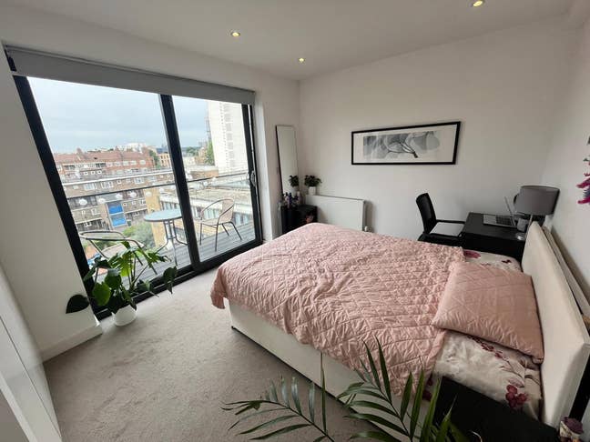 Sublet: Double Room + Private Balcony | Shoreditch Main Photo