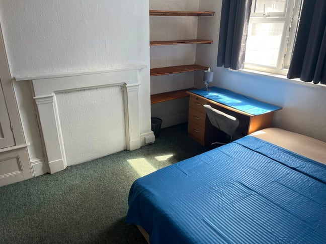 No Deposit • Bills Inc • Bright Double Room Main Photo