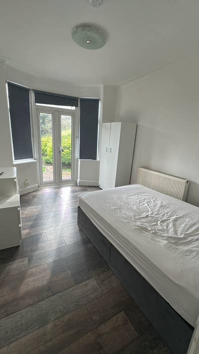 Garden access room -&pound;860pcm- bills included  Main Photo