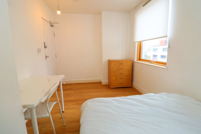 Well Connected Room in South Quay- Canary Wharf Main Photo