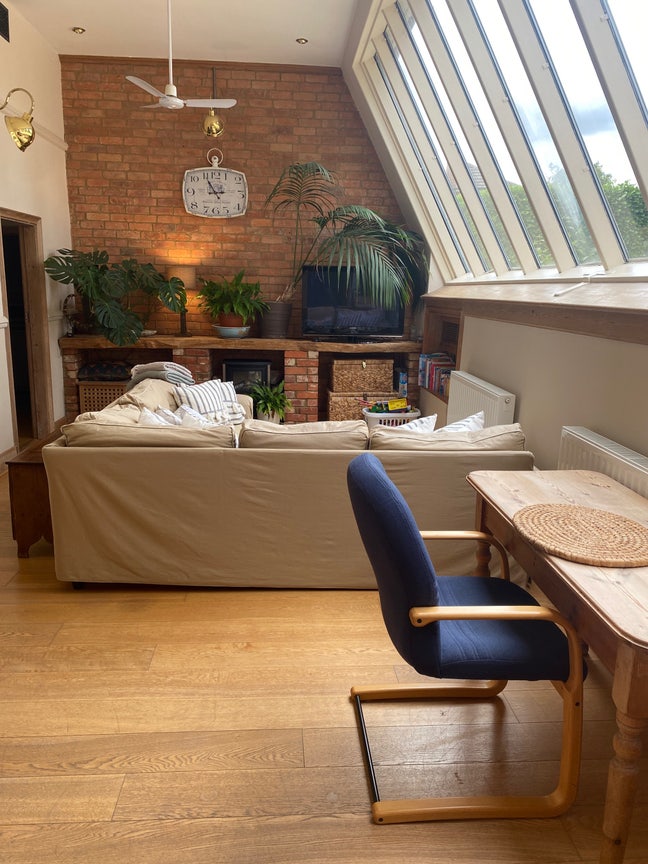 Lodging available Monday ti Friday in Sonning Comm Main Photo