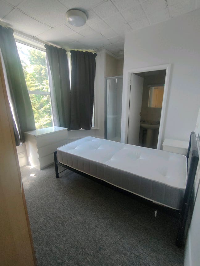 Large Ensuite Single Rooms near Lansdowne Main Photo