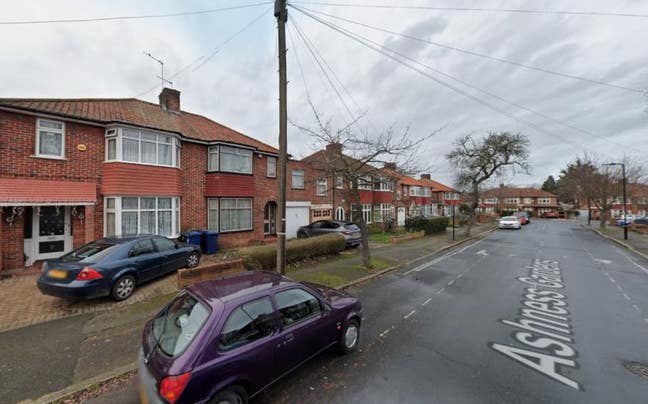 DSS-Studio Flat Available in Greenford Ealing UB6 Main Photo