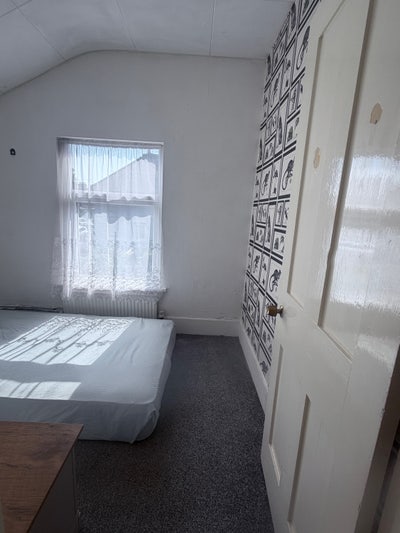 Single room in a lovely house Main Photo
