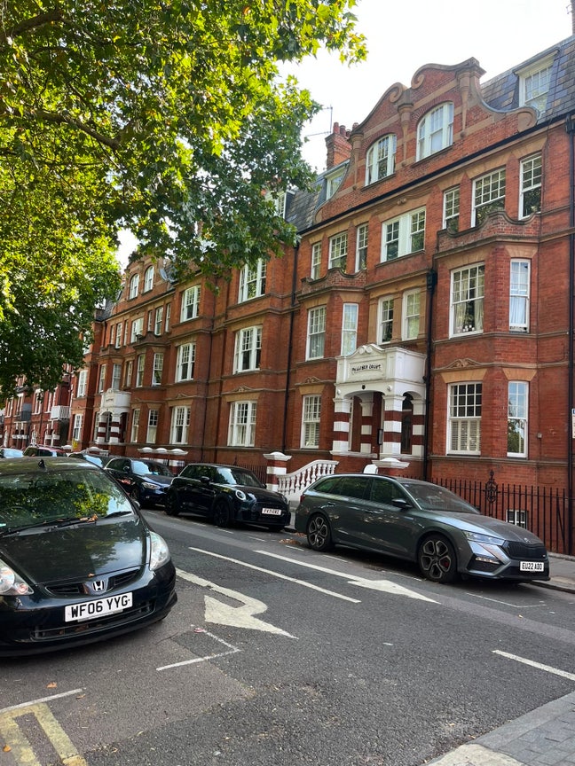 Room available in Barons Court mid August  Main Photo