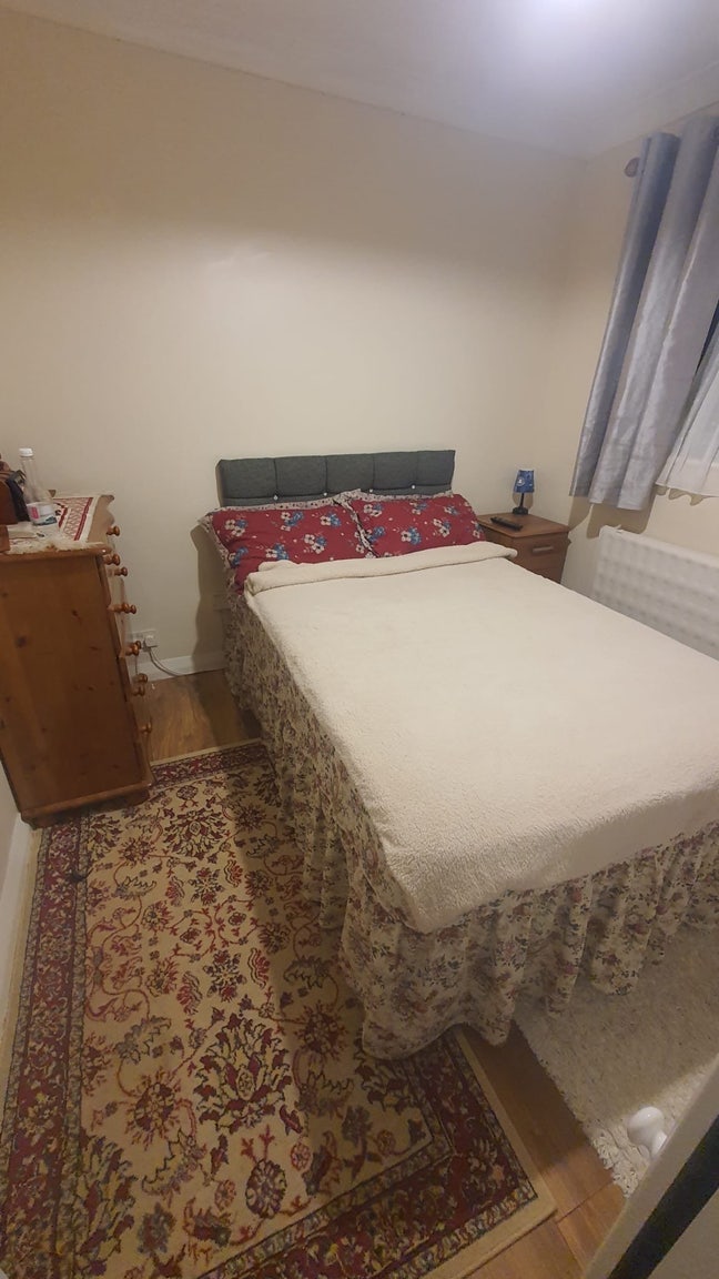Large double, 5 min walk to Thatcham Town Center Main Photo