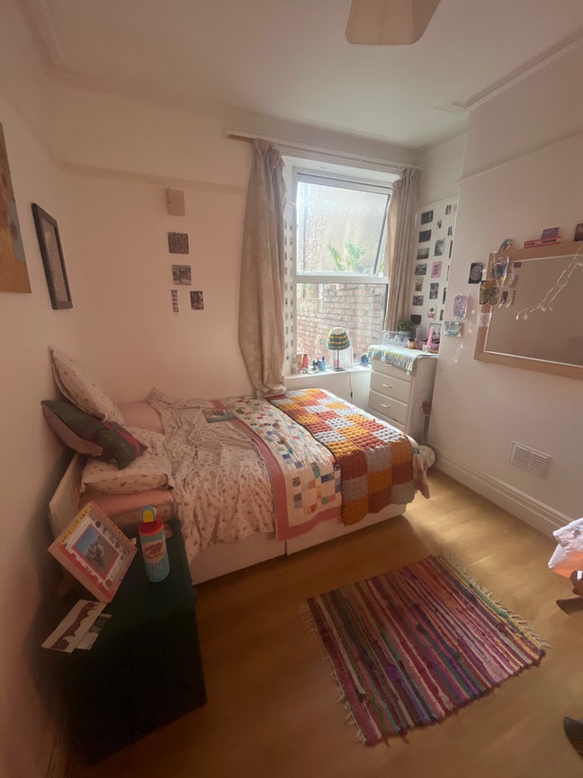 Looking for 2 housemates in our 4 bed house  Main Photo
