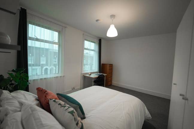 🏡 Your Own Space | Surrey Quays | Bills Incl ✨ Main Photo