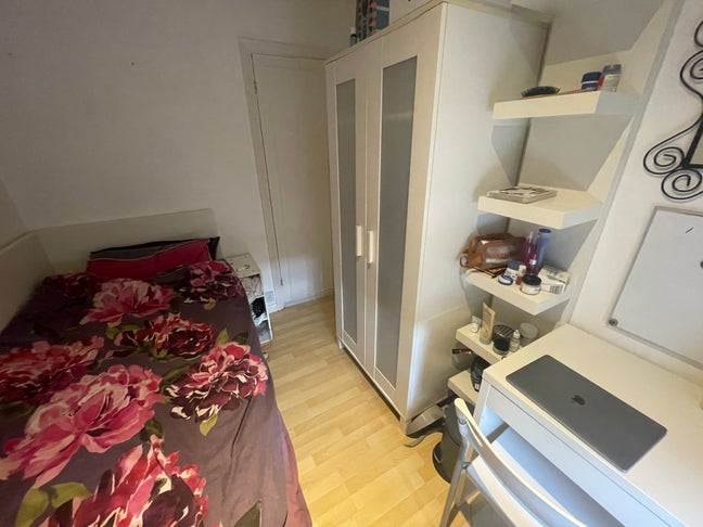 Single Room available in female share house (CB4) Main Photo