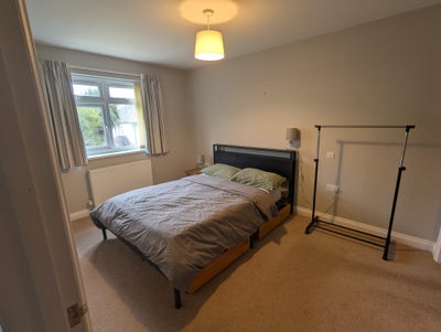 En-suite double bedroom, kitchen + Living Area  Main Photo
