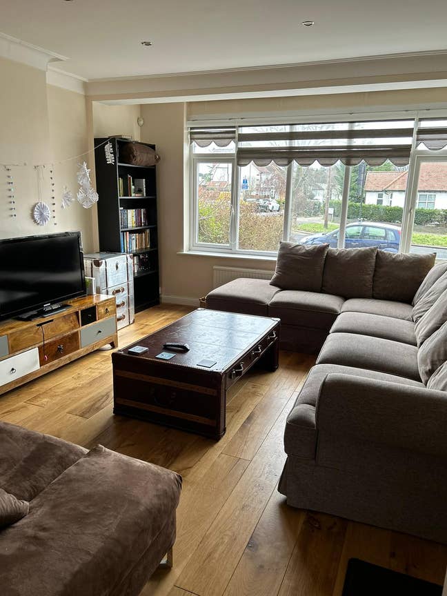 Double room in friendly house w/ big living space! Main Photo