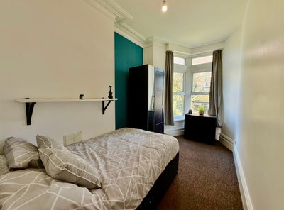 Large ensuite double room in BS4  Main Photo