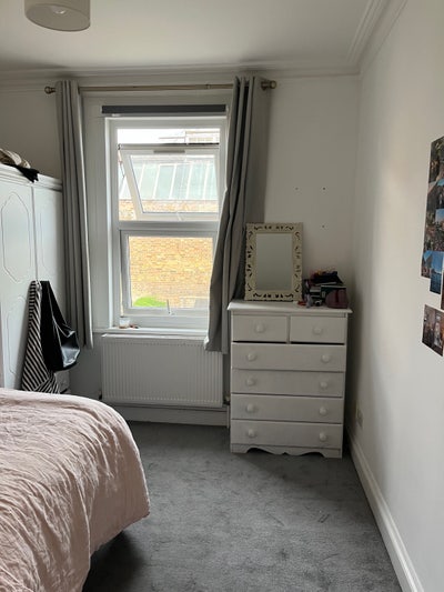 Double room overlooking garden in girls flat 🤍 Main Photo