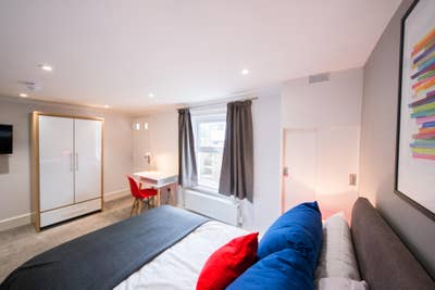Town Centre Location! - Three Rooms in Town Centre Main Photo