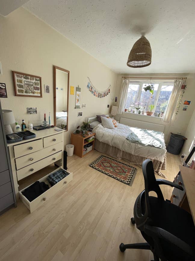 Large Double Bedroom Main Photo