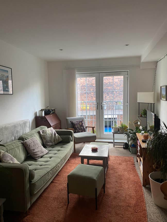 Room to rent in cosy two bedroom flat in Brunswick Main Photo