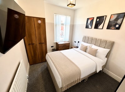 Luxury Double Bedroom, Private En-suite, Furnished Main Photo