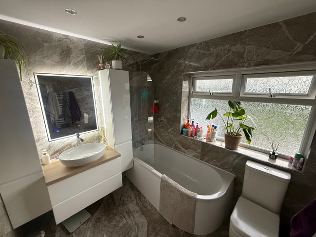 Double Room Available - Working Professional Main Photo