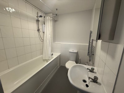Single Room in 2BR Flat Main Photo