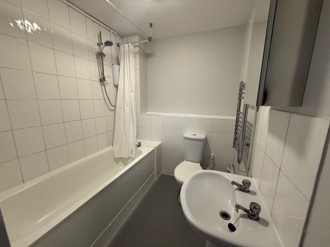 Single Room in 2BR Flat Main Photo