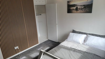 King size and double size room to rent.  Main Photo