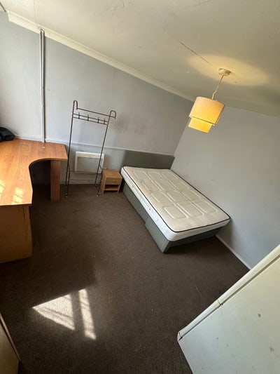 Large room Hemel Hmpested Main Photo