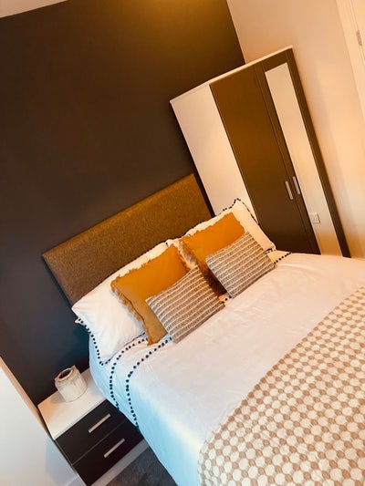 En-suite room Available - Contact Now to View Main Photo