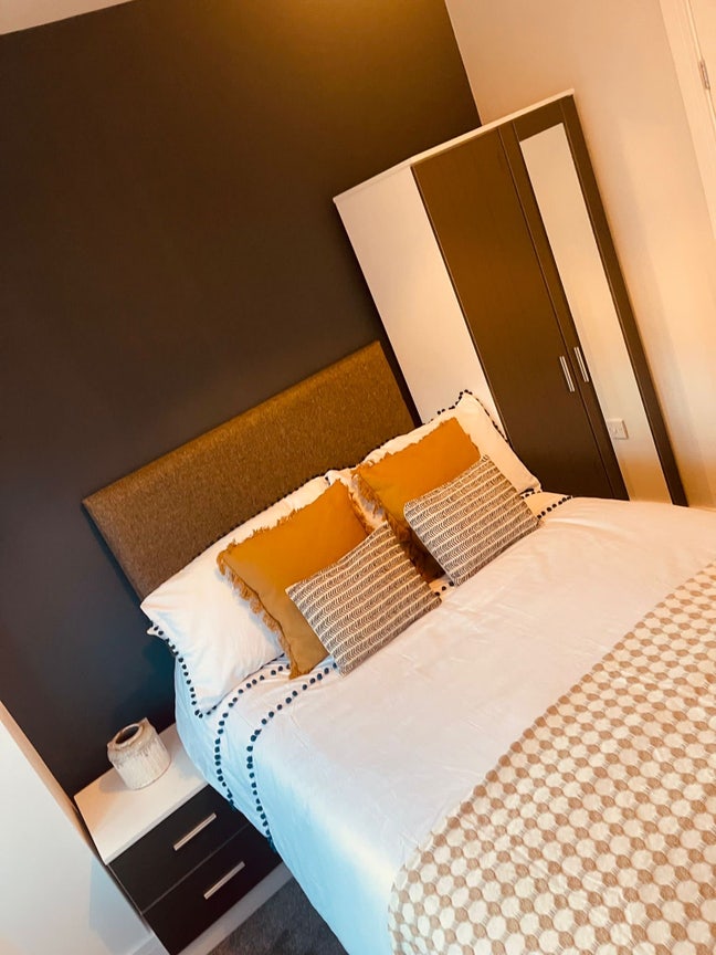 En-suite room Available - Contact Now to View Main Photo