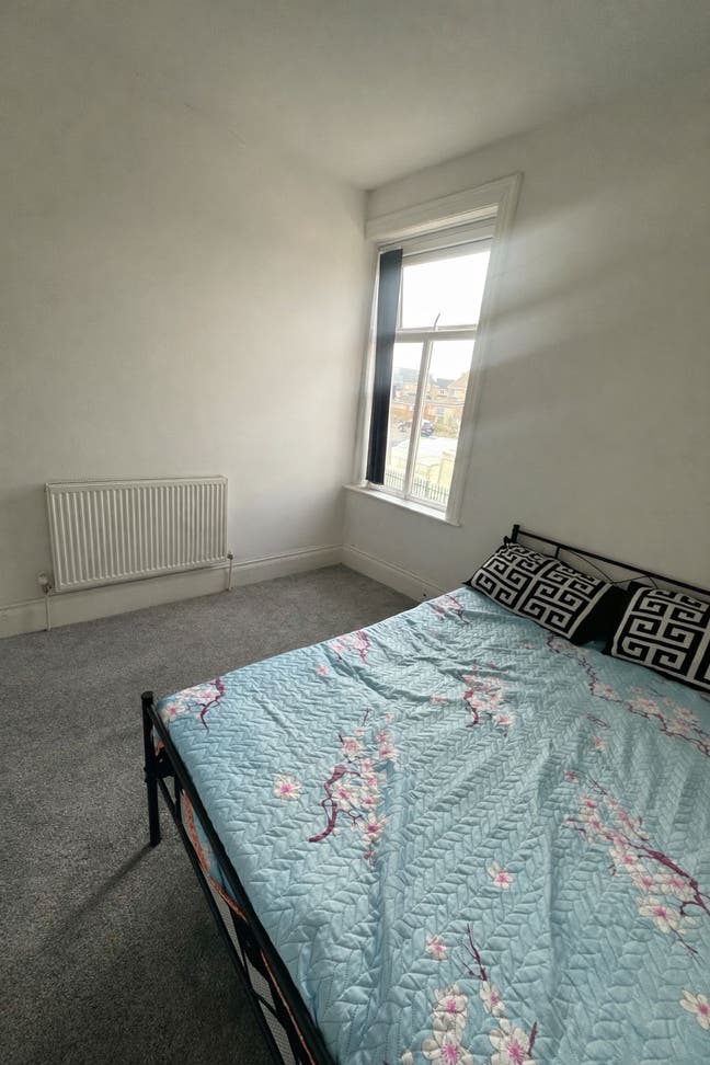 Double bedroom to let with all bills included Main Photo