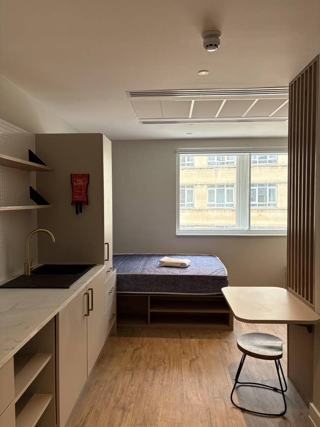 College Green En-suite Studio, Bristol, BS1 Main Photo