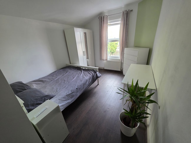 Bright & Renovated Croydon Room - Bills Included! Main Photo