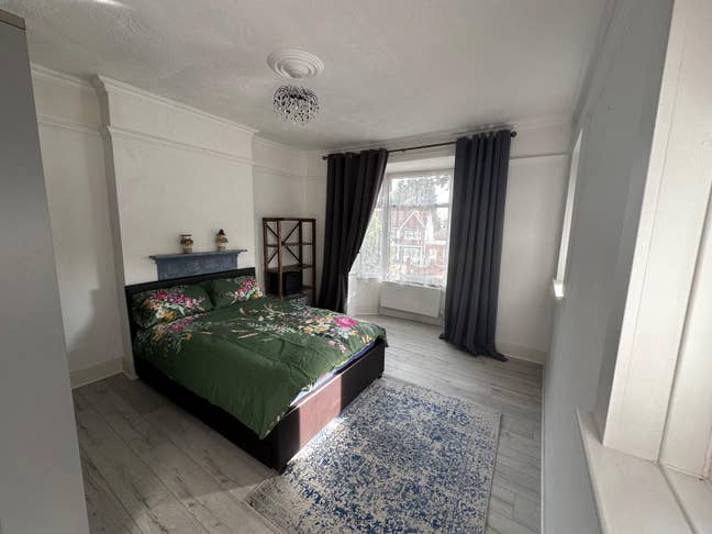 Double room in a shared house Main Photo