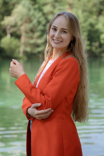 Professional Female seeks a single or double room Main Photo
