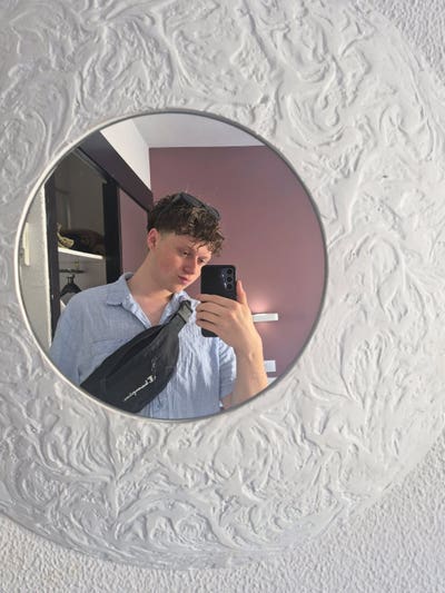 Looking for room/Buddy-Ups in SW London Main Photo