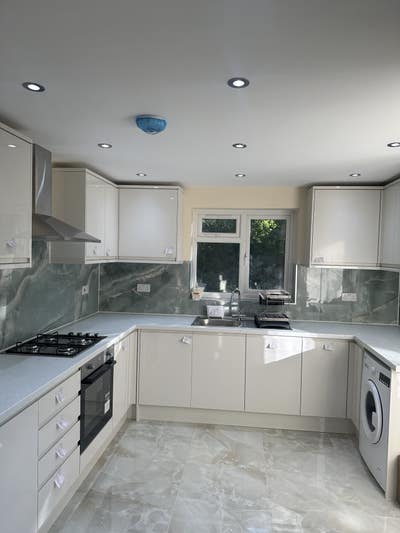 Spacious Newly Refurbished Double Master Room – Si Main Photo