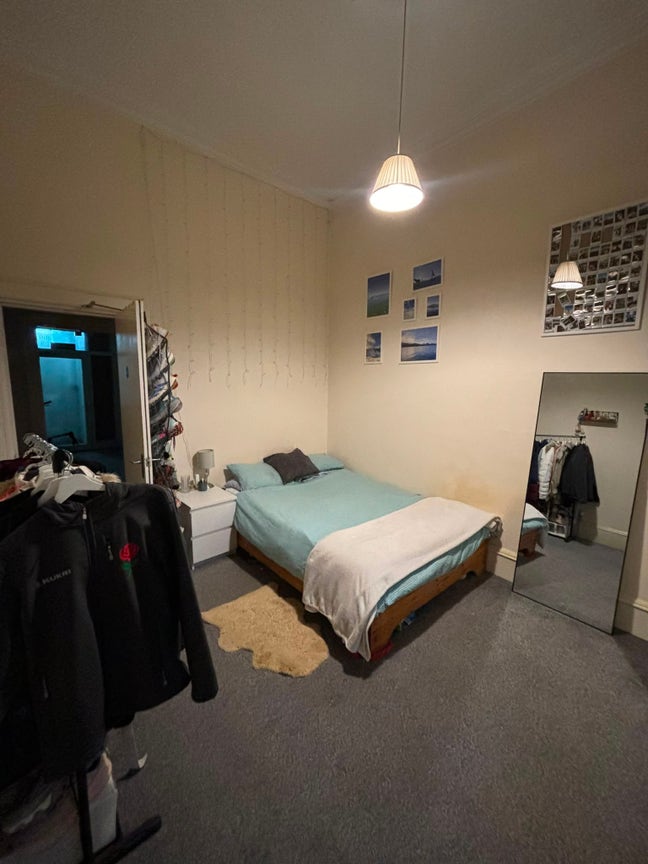 Double Room just off Great Western Road  Main Photo