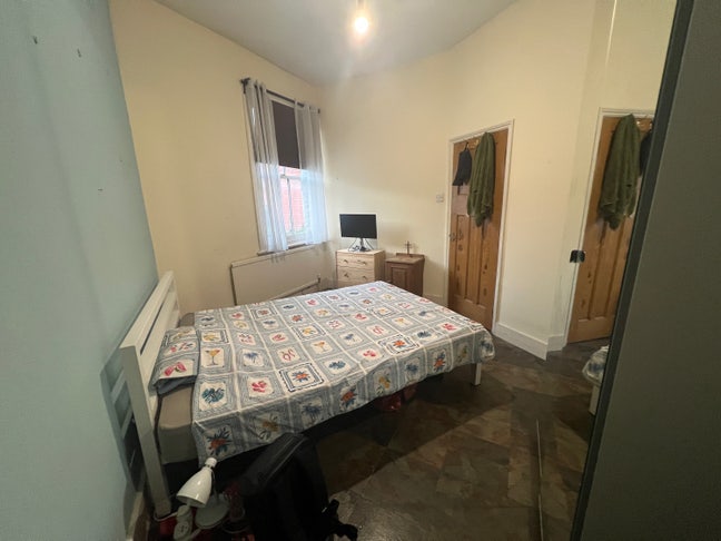 Cosy Double Room in a 4 Bed House Main Photo