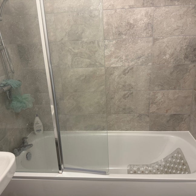 1 room available in 2 bedroom property logger  Main Photo