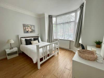 Ensuite | Cleaner | Bills incl | Only 3 housemates Main Photo
