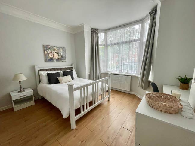 Ensuite | Cleaner | Bills incl | Only 3 housemates Main Photo